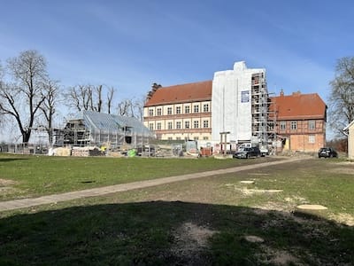 Remise Gesamtensemble mit Schloss